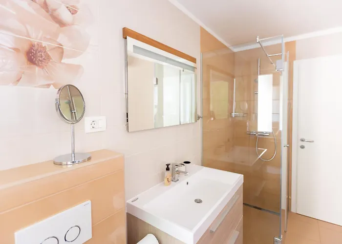 Satureja Montana Split