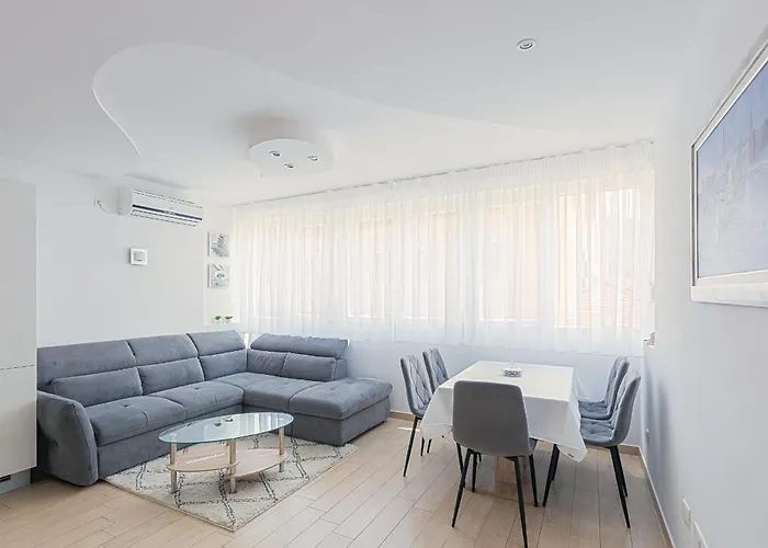 Satureja Montana Split